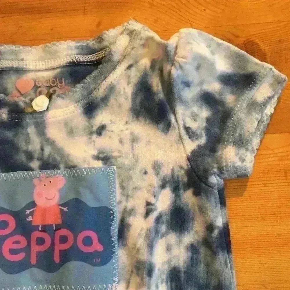 🌸Gap tie dye Peppa Pig shirt with rosebud